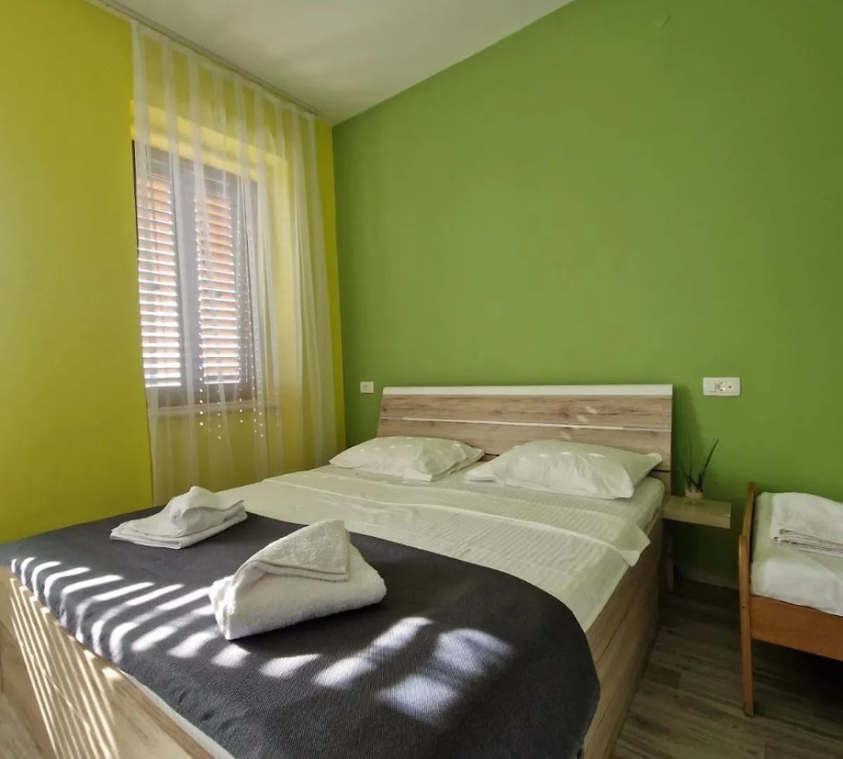 Fiore Seaview Rooms - Premium Location 3*, Selce Croatia